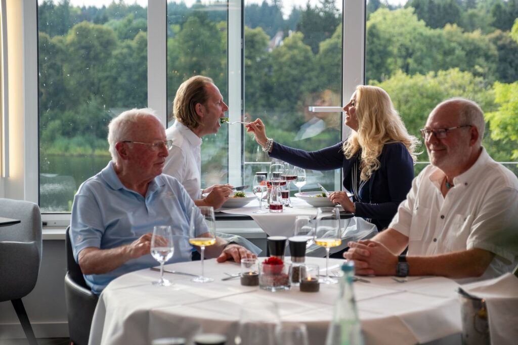 Abendessen mit Blick ins Grüne
